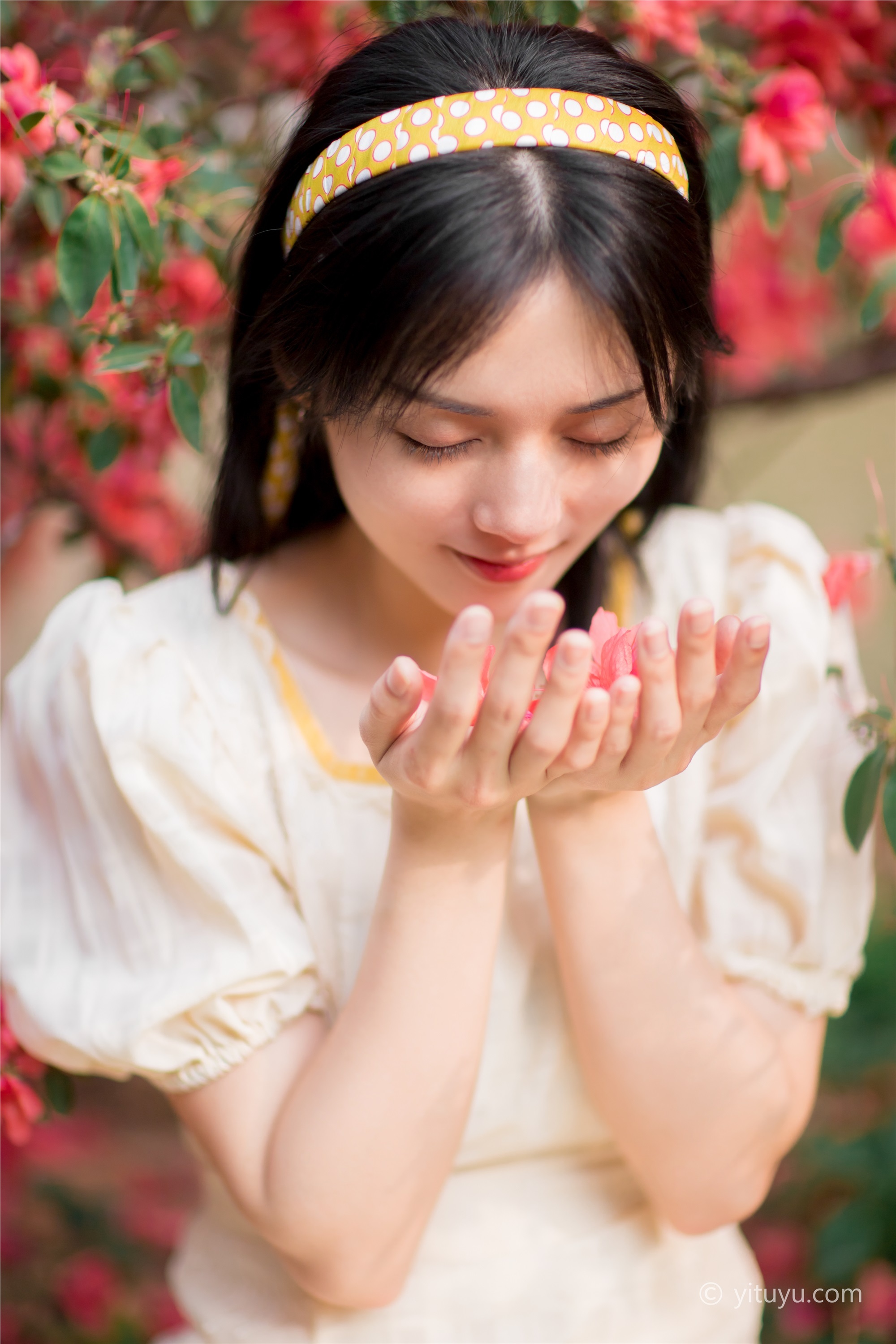 YITUYU 艺图语 2021.04.19 花间志 雨文